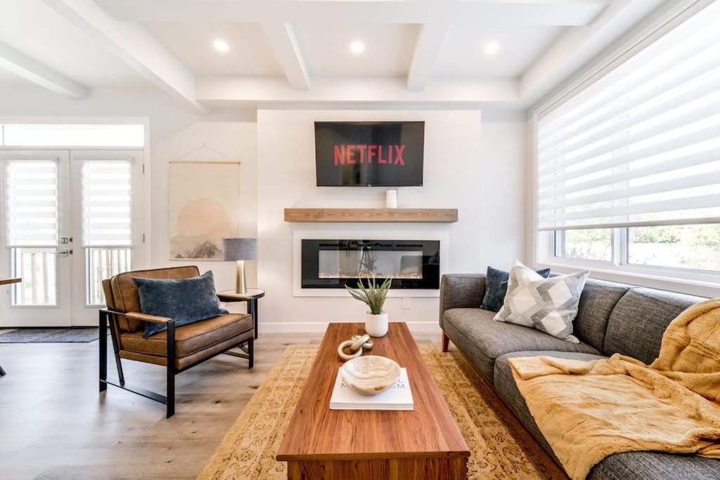 Modern Nordic Escape, 3Br Near Wem & Dt, Aircon & Fireplace, Wifi, Sleeps 6! Edmonton Exterior photo