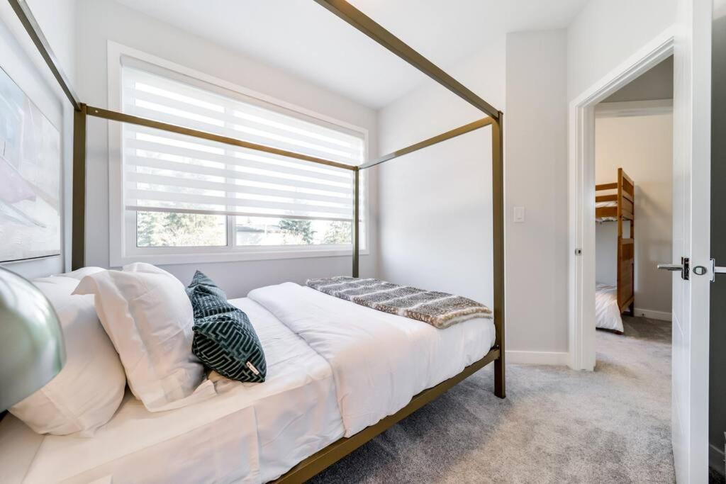 Modern Nordic Escape, 3Br Near Wem & Dt, Aircon & Fireplace, Wifi, Sleeps 6! Edmonton Exterior photo