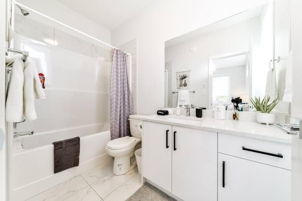 Modern Nordic Escape, 3Br Near Wem & Dt, Aircon & Fireplace, Wifi, Sleeps 6! Edmonton Exterior photo